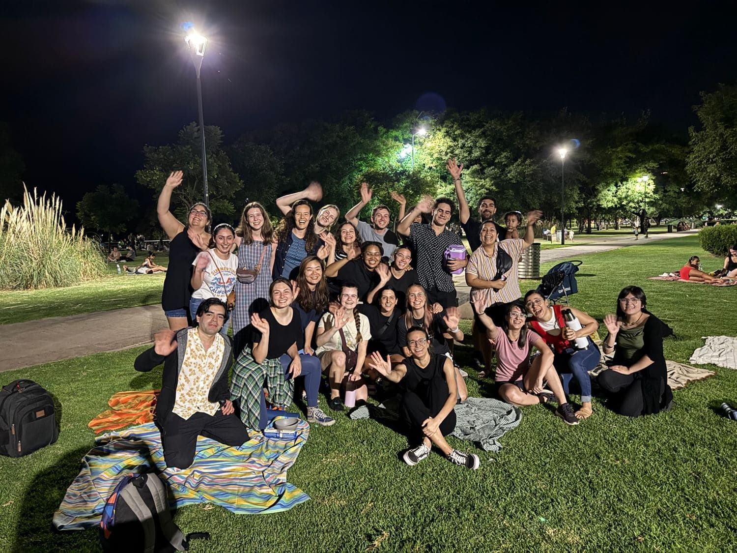 Alumnos de Eklab en un picnic del club